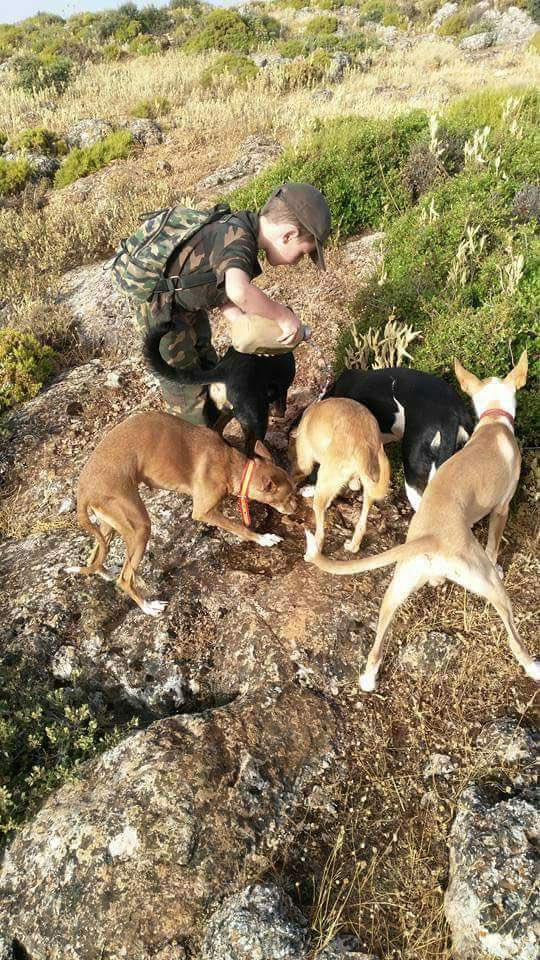 ¡¡Otra razón más para seguir trabajando!!

Enorme orgullo que en estos momentos se unan a la FAC jóvenes aficionados como Álvaro Gil que, a pesar de sus 9 años, ya es un gran conocedor de la #caza y sus valores.