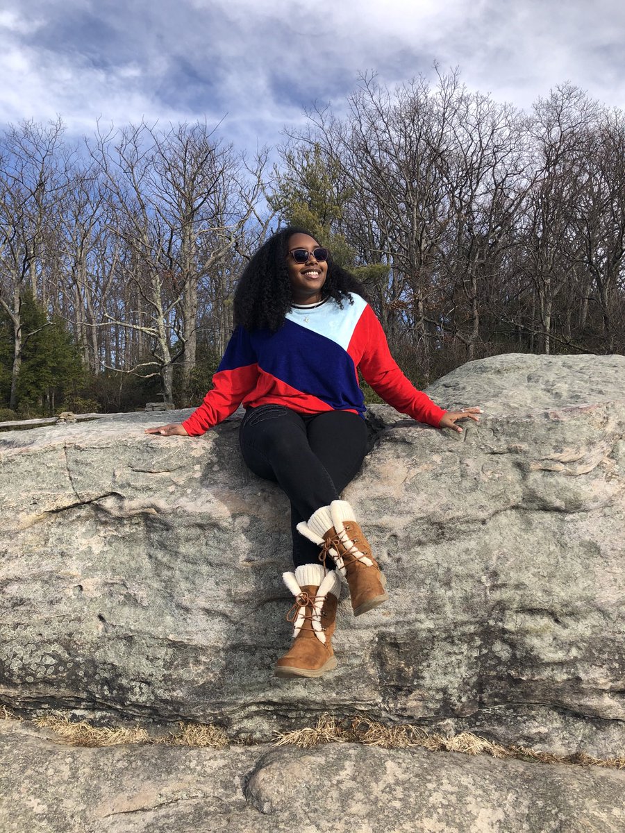 WVUHonors's tweet photo. Marleah Knights is a second-year student from Morgantown, WV. She is majoring in biology and double-minoring in professional writing and medical humanities and health studies. As someone who grew up in Appalachia, Marleah learned that access to healthcare in the region can be https://t.co/ySNFkTNI57