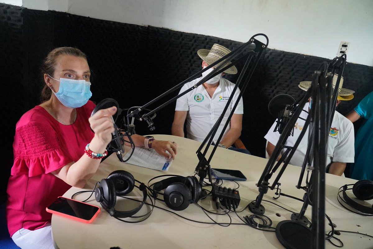 En la emisora #EcosDeLaMakuira 90.2 FM <a href="/Wayuuzonanorte/">Zona Norte Extrema Wuipumüin</a> le contamos a las comunidades de 10 corregimientos de #Uribia cómo el <a href="/Ministerio_TIC/">Ministerio TIC</a> va a impactar sus vidas a través de Internet con el #Proyecto10K y las Zonas Digitales de #EjecutandoyConectando. #LaGuajiraConectado