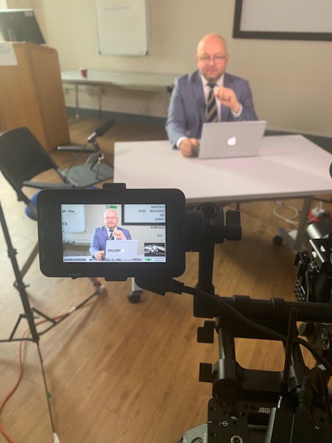 frank_dor's tweet photo. What a great day: filming for #Txlive @ESOTtransplant on #Live #Kidney #Donation and #transplantation @ImperialNHS with #London friends @BurnappLisa Vassilios Papalois, Neal Banga, @KessarisN and @rajthur. Remote filming of our international colleagues to follow. https://t.co/XpIqq8cqI7