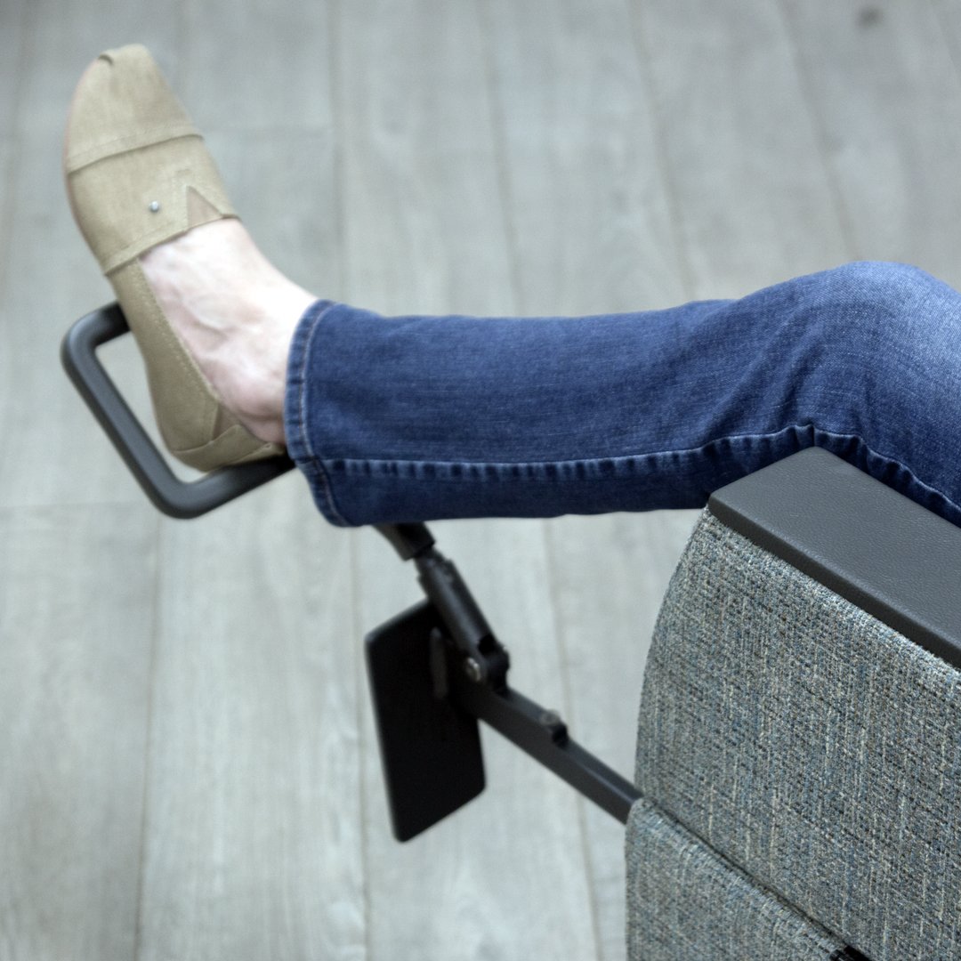 The IOA Exam chair features many available features including stirrups that comfortably hold the foot. Contact your customer service rep to learn about all the available options. 👏

#IOAfurniture #FurnitureDesign #HealthcareDesign #HealthcareFurniture