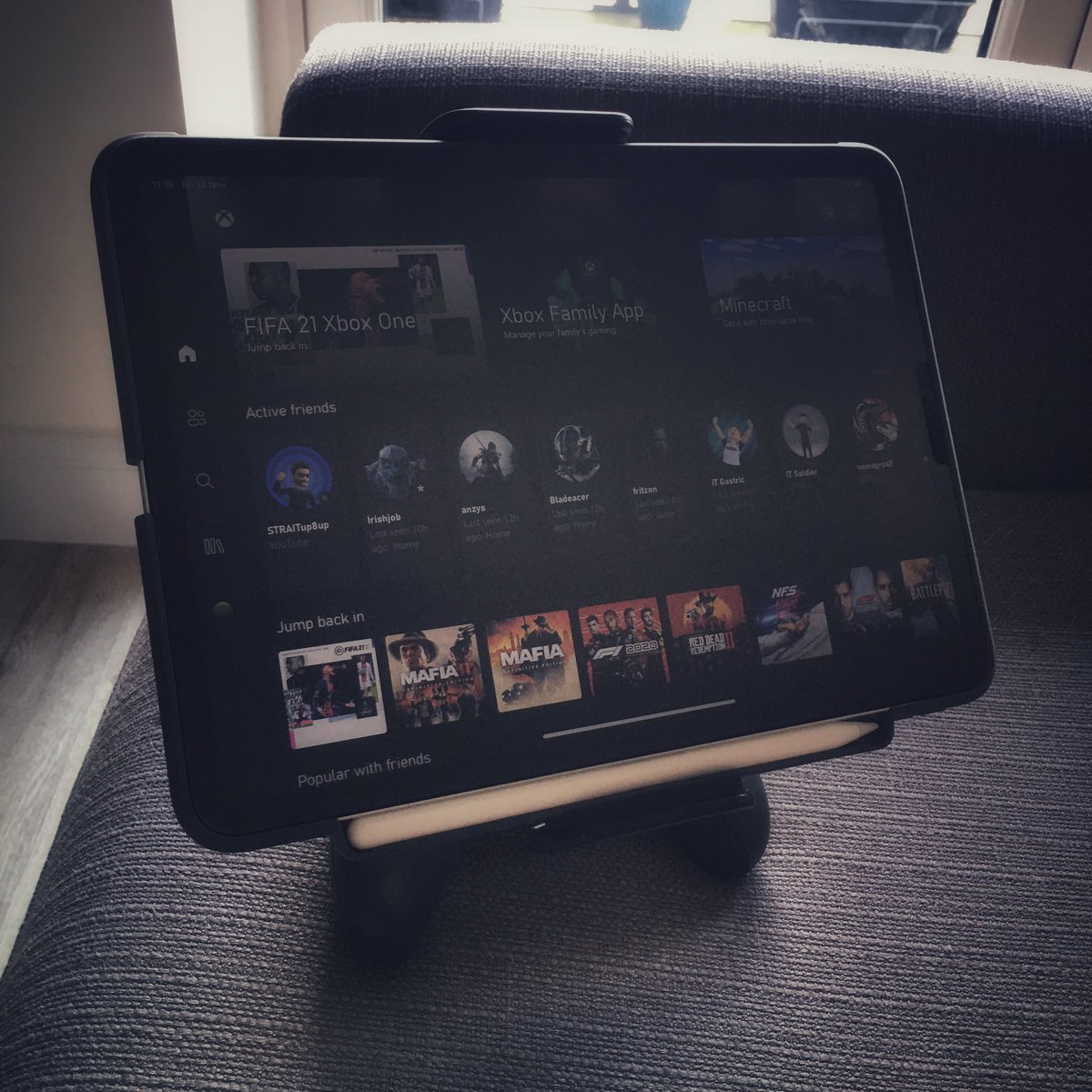 niallobr's tweet image. Finally found a controller mount to fit my iPad Pro 😀 #Xbox #xcloud #remotestreaming