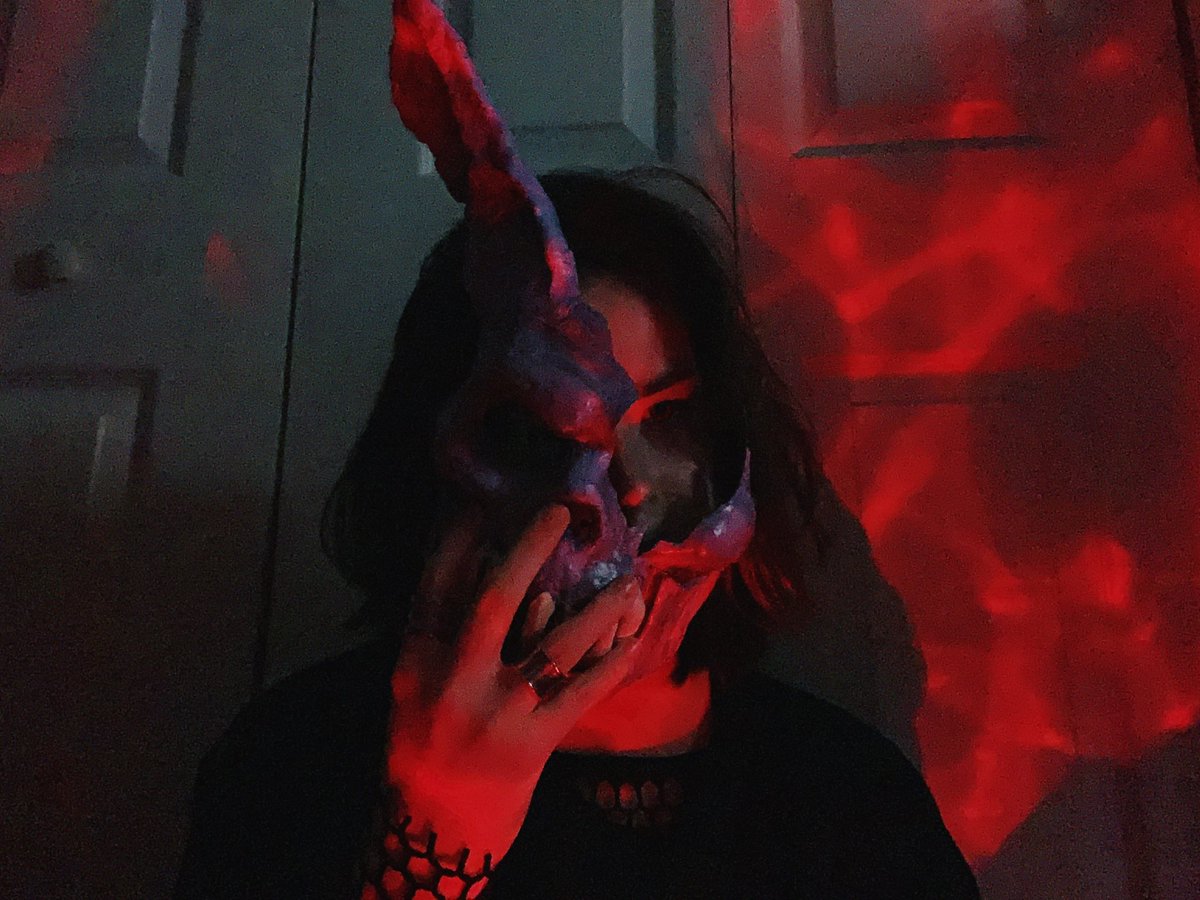 lilcorpsey's tweet photo. did i do something?
happy #fonkymonkyfridaythe13th @Corpse_Husband https://t.co/sjBtbvrUDa