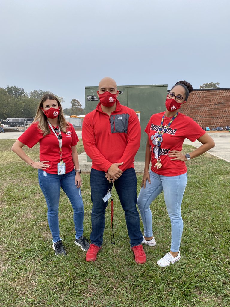 HaleyAgriesti's tweet photo. On Friday we wear red! #recess #cougarnation #ELAsquad @TISDTIS https://t.co/TEHzK8ykO6
