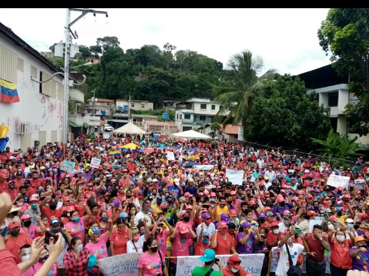 MotatanPsuv's tweet photo. Municipio Motatan Chavista 100% Demostracion de amor a la patria y lealtad a la Revolucion Bolivariana #VenVamosJuntos6D https://t.co/F4bNPGu1Mi
