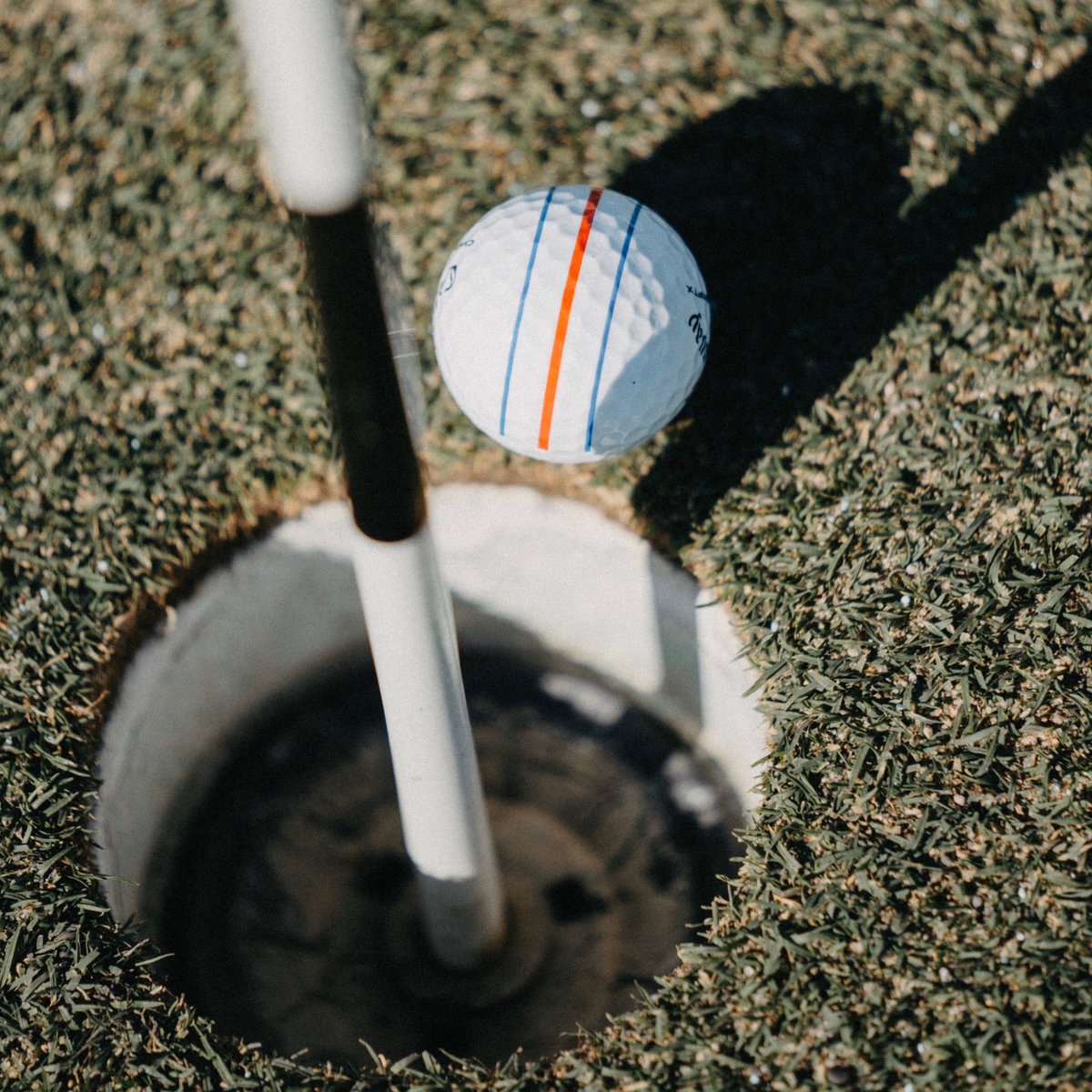 CallawayGolfEU's tweet photo. 🏌🏻‍♂️ SPOT PRIZE ALERT ⛳️

#TeamCallaway's @Dylan_Frittelli nearly holed his tee shot on the 16th yesterday. 

To WIN 1dz #ChromeSoft #TripleTrack Balls, tell us if you think he'll hit the green in regulation today?

🔁 RETWEET for YES 
❤️ LIKE for NO https://t.co/h1UkhnqCaR