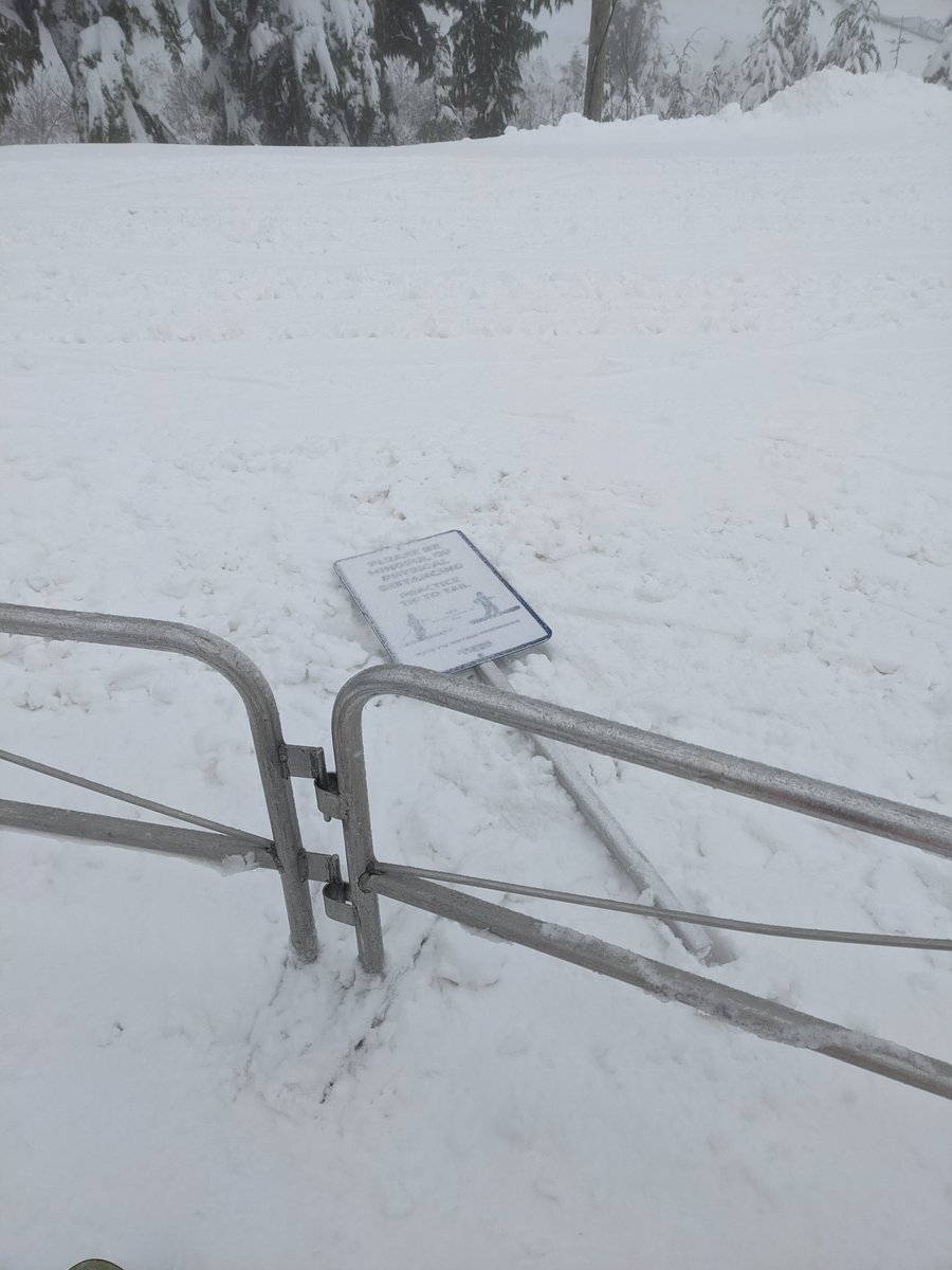 _DanMillar's tweet photo. @Cypressmtn a good visual of how effective your safety plan was this morning.

I've now had to tell off other guest from loading the chair with me every run https://t.co/xwr85urdkr