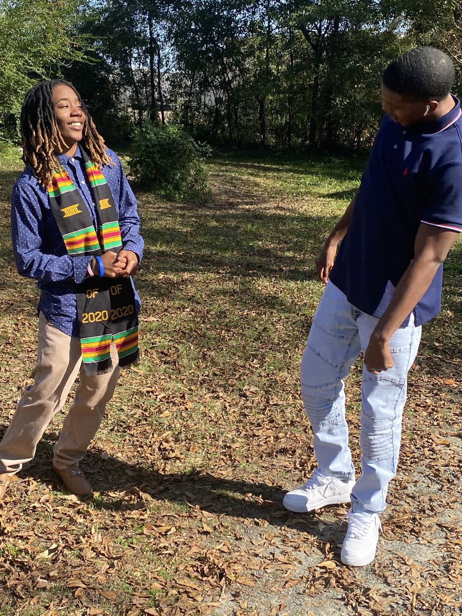 Zip_too_fast's tweet photo. Been down since day one ☝🏾 congratulations👩🏾‍🎓🍾 @vicaw__  📸 @__rell0 https://t.co/QcalwbyGBH