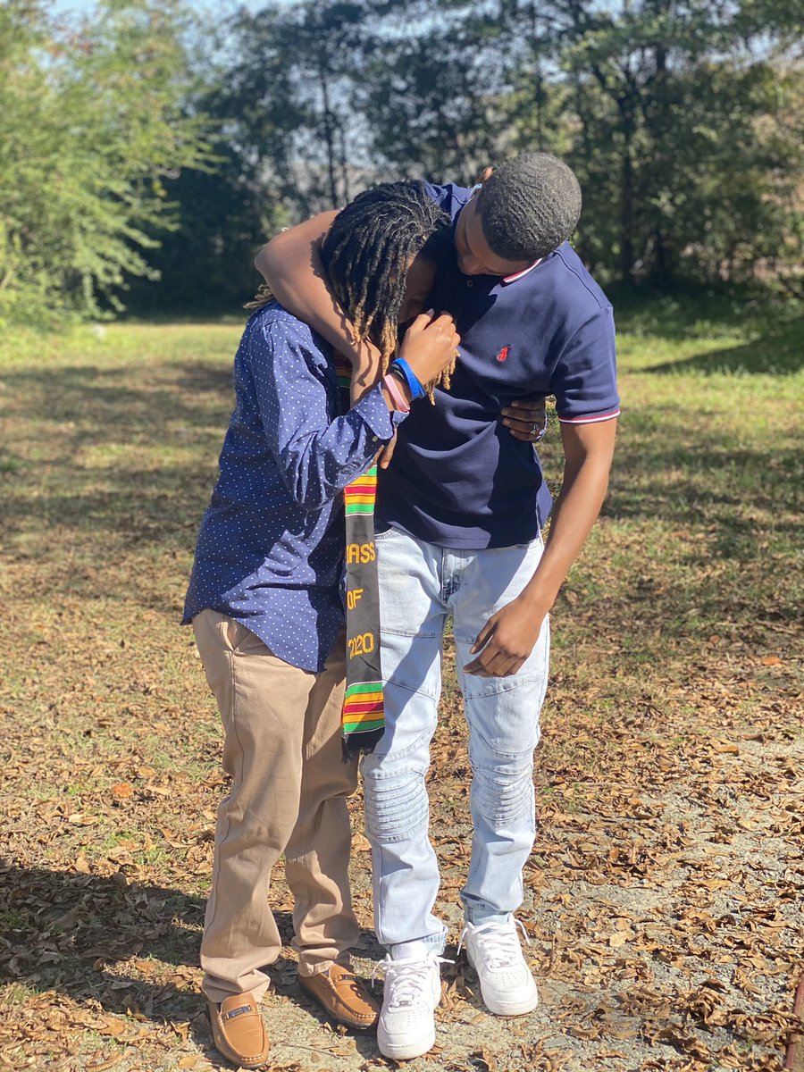 Zip_too_fast's tweet photo. Been down since day one ☝🏾 congratulations👩🏾‍🎓🍾 @vicaw__  📸 @__rell0 https://t.co/QcalwbyGBH