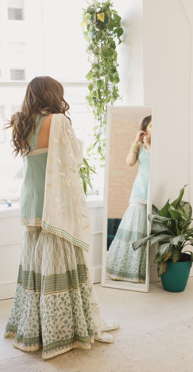 RunwayToRoad's tweet photo. #HappyDiwali Darling!

It's been an unusual year, but I do hope that this festive season you get to spend time with your loved ones.
Hold on to the people around you.
Celebrate love and light - it's what we really need right now. https://t.co/TbYGivYccb