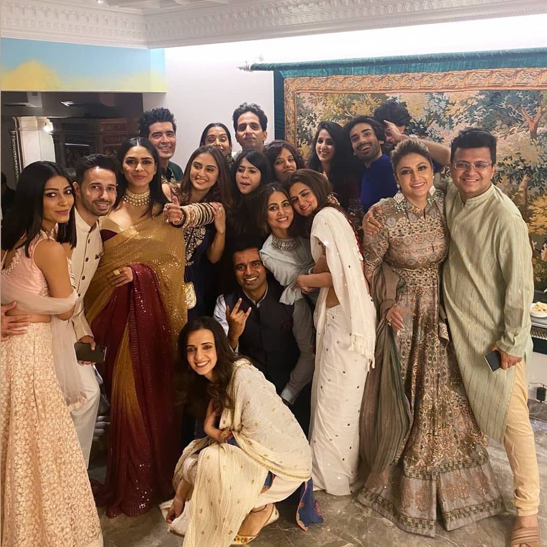 celebsstyle786's tweet photo. #sanayairani #krystaldsouza #mrunalthakur #HinaKhan #ridhidogra #ektarkapoor #ManishMalhotra #mohitsehgal #karishmatanna #castingchabra #MouniRoy ❤️❤️
#celebstylecollections https://t.co/3nsafxJCCy
