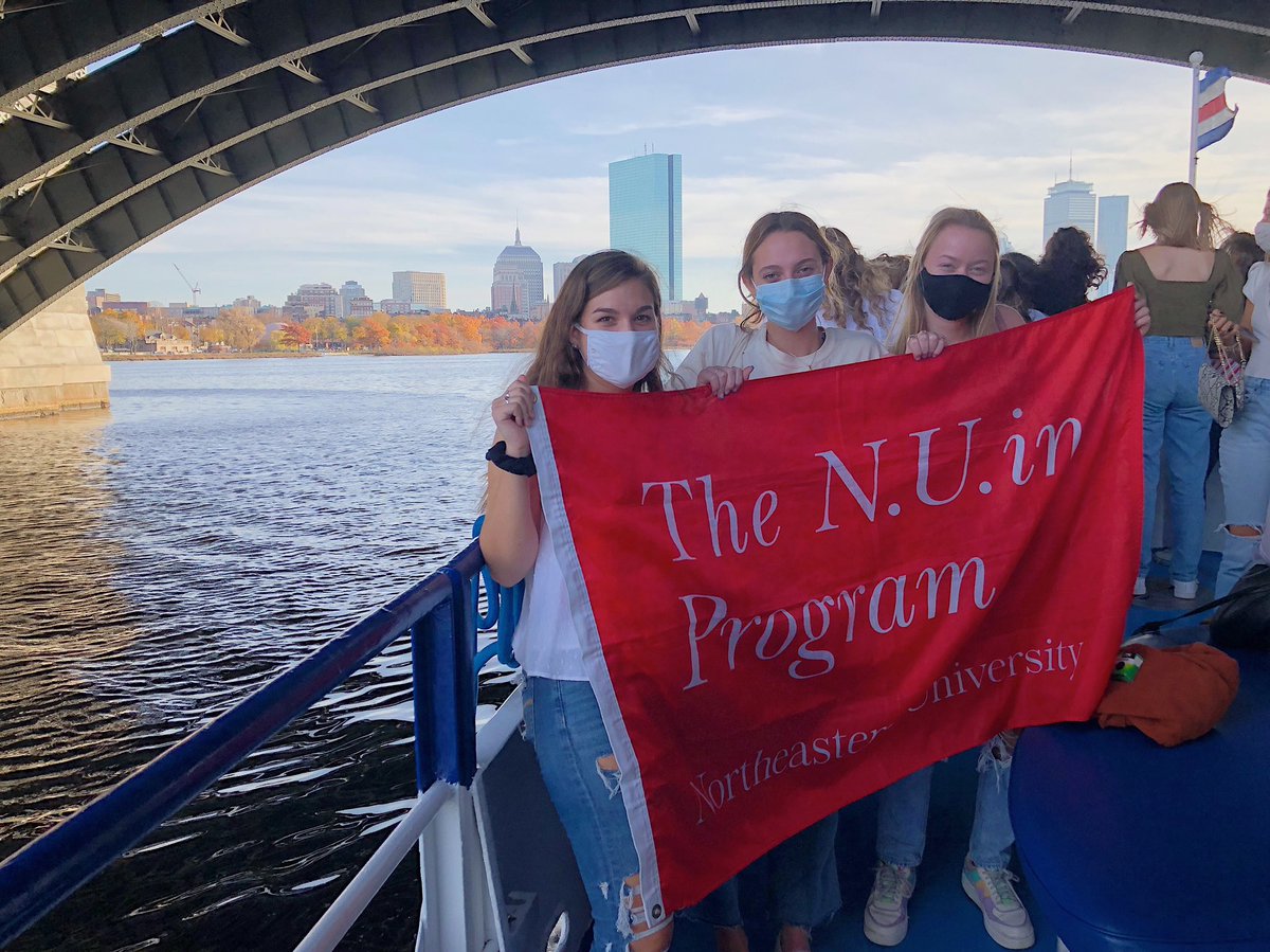 TheNUinProgram's tweet image. Friends, fun, and fall foliage 🍂 N.U.in Boston students enjoyed gaining a new perspective of the city from the Charles River! #NUin2020