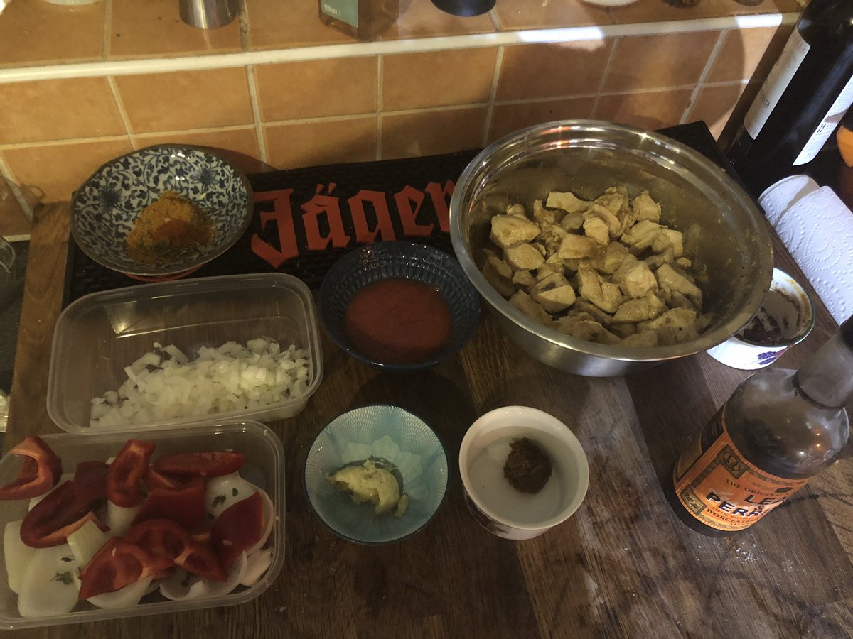 BuddingGenius's tweet photo. Friday curry club #dopiaza #curryclub #BIRcooking https://t.co/gHRfDFo4mr