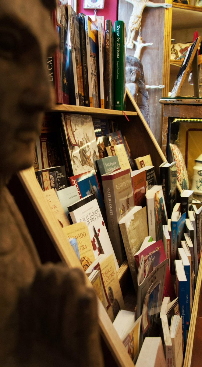 ¡Feliz #DíaDeLasLibrerías!
Hoy y siempre, reivindiquemos estos lugares maravillosos. Cada librería que abre es una buena noticia, cada librería que cierra es una pérdida para todos. ¡Dales vida!

📖📚📖📚