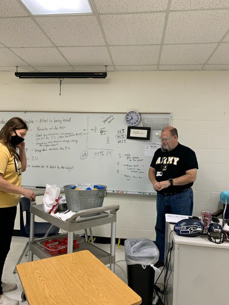 ForneyStuCo's tweet photo. 🇺🇲🦅Today we honored our Jackrabbit Staff who are U.S. Veterans with breakfast from @ChickfilA! Thank you for your service! @Forney_Rabbits @forneyisd @ForneyISDFamily #HopeHandoff #ForneyFamily #VeteransDay2020 https://t.co/FwUefZUnCd