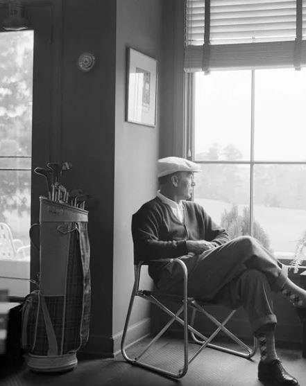 TheGolfDivoTee's tweet photo. Ben Hogan in the golf shop at Augusta National during the 1954 Masters Tournament - I love this photo. https://t.co/JTrBc5oiCT