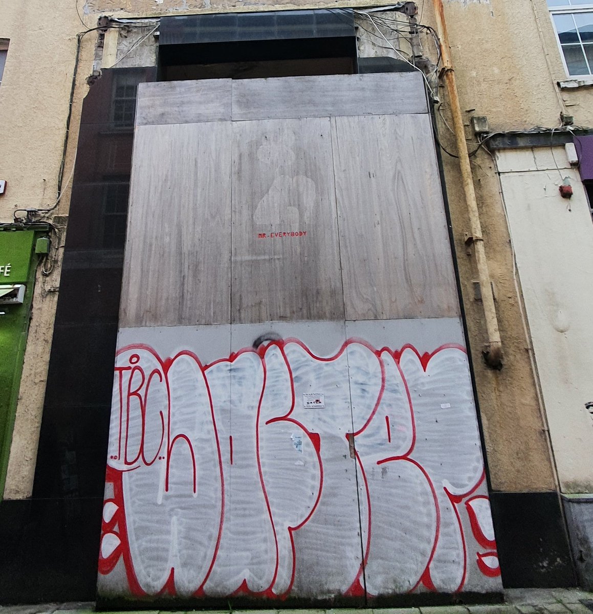 a long-term canvas, not what you might expect in a city centre streetproperty ownership & use/non-use is clearly a complex subject in Cork & across Ireland No.162  #regeneration  #respect  #economy  #heritage