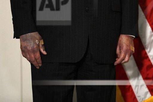 CARLAB_76's tweet photo. @senatemajldr I don't trust a man with hands like he's a character from The Walking Dead. With your un-blessed ass hands! You're a shepherd for satan. https://t.co/lxvKe0TKSw