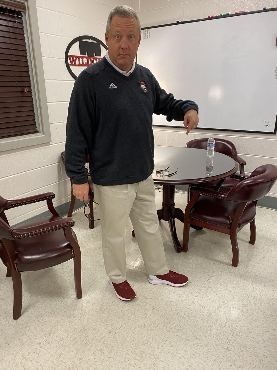 Quick_Tullahoma's tweet photo. Wildcat Nation...got my new "Cat" kicks in today!  Go see @JoeBarstad at Sports Plus to get yours, too!  #stylin https://t.co/6XyyPcbi2h