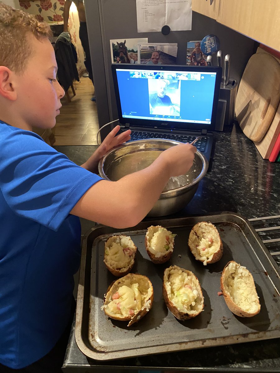 reidyfive's tweet photo. Great life skills lesson tonight. Loaded potato skins 😋 @academyltfc @Ross14okane https://t.co/QnEdd7tntj