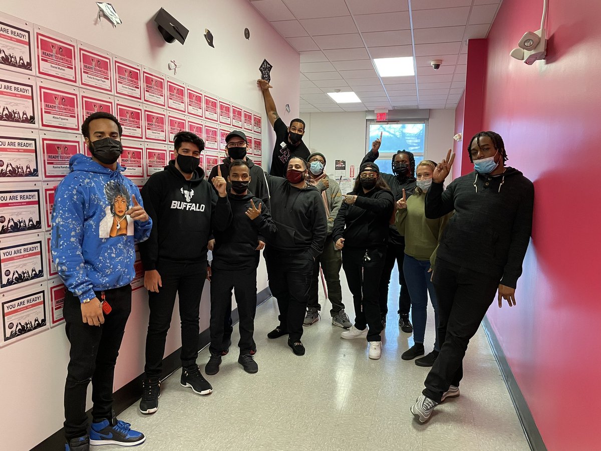 AlisonBriecke's tweet photo. And it’s a wrap for our Ready! Class!!! It’s always a pleasure to see the fresh new faces heading to our #LongIsland teams! #TeamHuntington wishes you all the success! #NERocks #LIQ @CooloutK @BTExpress16 @rgshaftoe @toluvortodie4 @Starandzipper https://t.co/YnhOMMfGP5