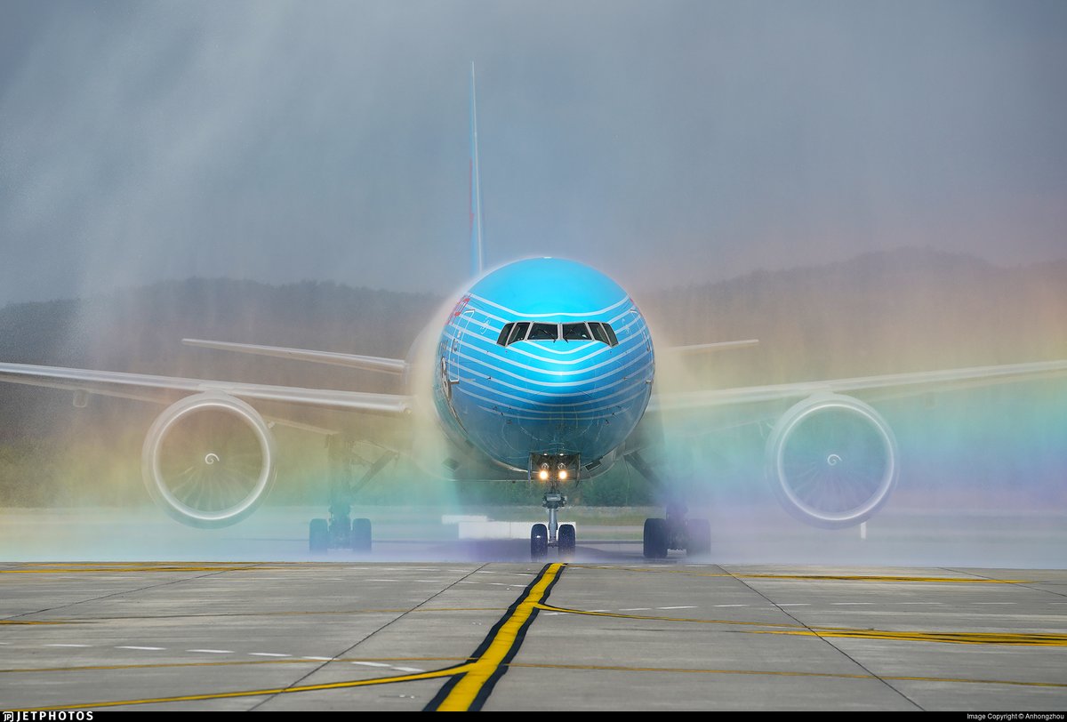 JetPhotos's tweet photo. A China Eastern Airlines 777 receives a water salute in Kunming. https://t.co/LV3QD0P6X3 © Anhongzhou https://t.co/sfCfZ2nWSq