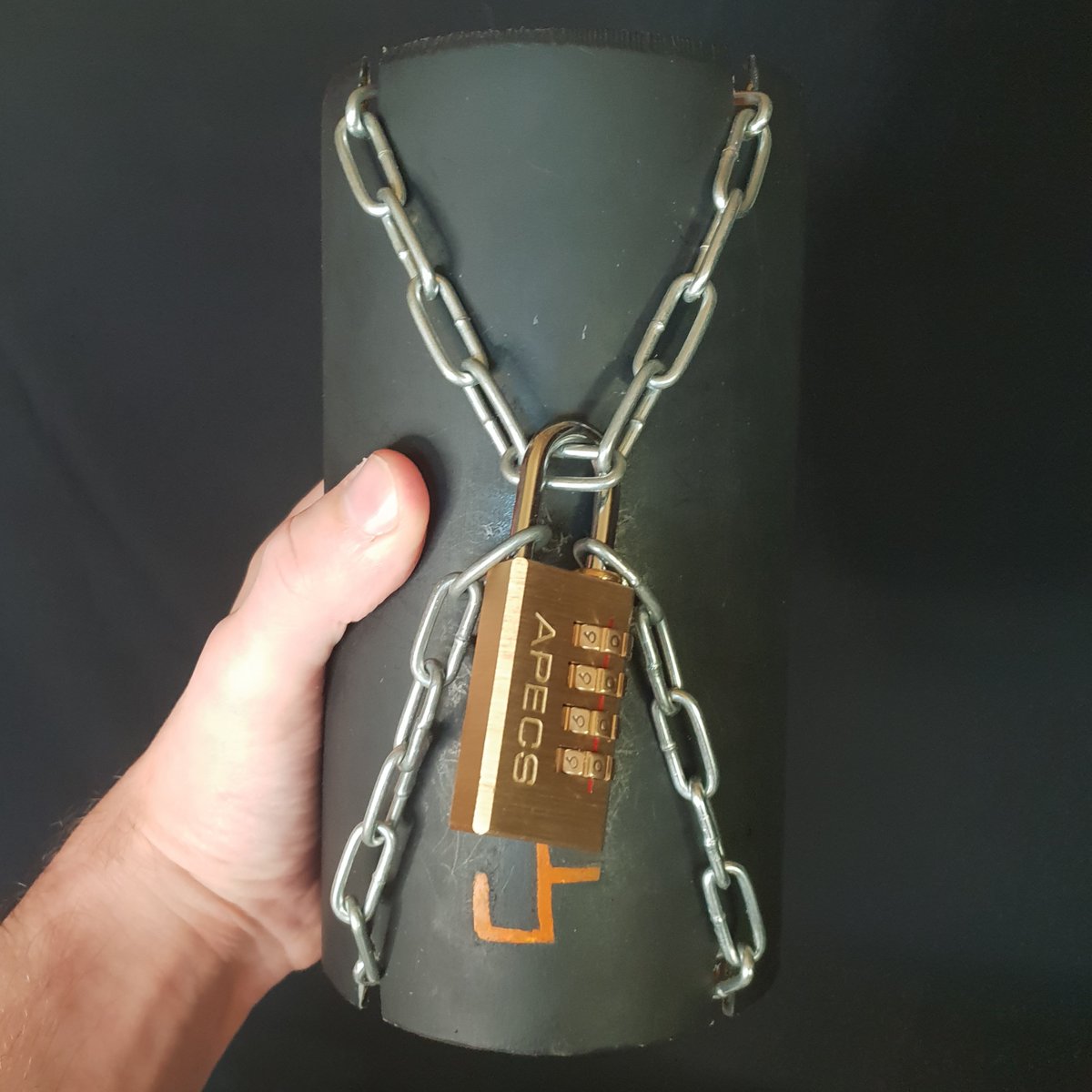 cphlmy's tweet photo. Packaged a birthday present for my daughter, she figured how to open it, but barely. Otherwise i'm stuck: can't force myself to work on anything interesting at all. https://t.co/ALNzqYa91H
