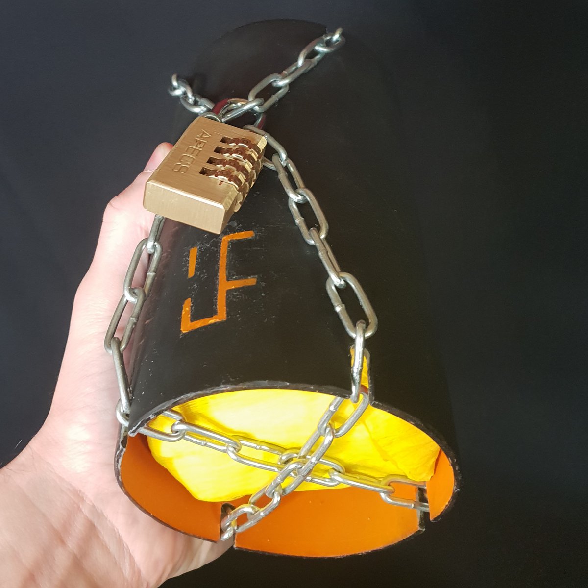 cphlmy's tweet photo. Packaged a birthday present for my daughter, she figured how to open it, but barely. Otherwise i'm stuck: can't force myself to work on anything interesting at all. https://t.co/ALNzqYa91H