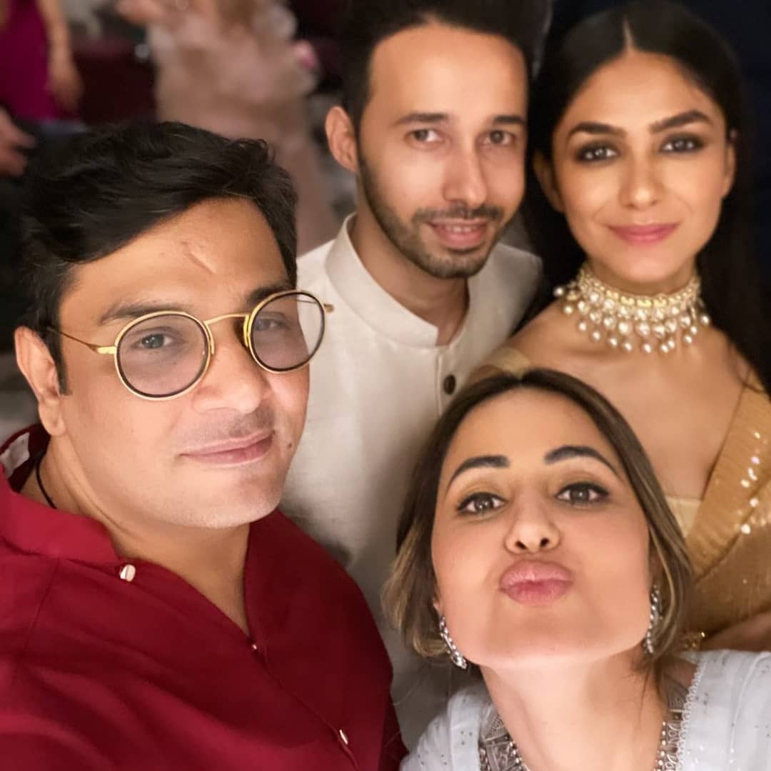 celebsstyle786's tweet photo. #sanayairani #krystaldsouza #mrunalthakur #HinaKhan #mohitsehgal #karishmatanna #castingchabra #MouniRoy ❤️❤️
#celebstylecollections https://t.co/iLQQHKWO1d