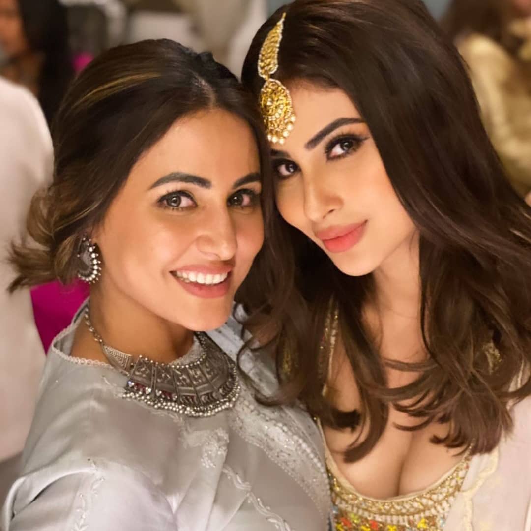 celebsstyle786's tweet photo. #sanayairani #krystaldsouza #mrunalthakur #HinaKhan #mohitsehgal #karishmatanna #castingchabra #MouniRoy ❤️❤️
#celebstylecollections https://t.co/iLQQHKWO1d