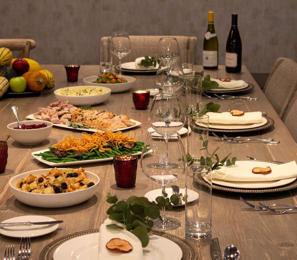 RenDelLodge's tweet photo. Thanksgiving plans? Make it easy &amp; pick up dinner from our very own @ErieGrill 🍽️

This family-style meal serves 4 and can be picked up from November 23rd through the 26th 🦃

We're accepting pre-orders! Call (585) 419-3032 or visit https://t.co/nlivXM3VY7 for more details! 😋🥂 https://t.co/SwMv9s7fZl