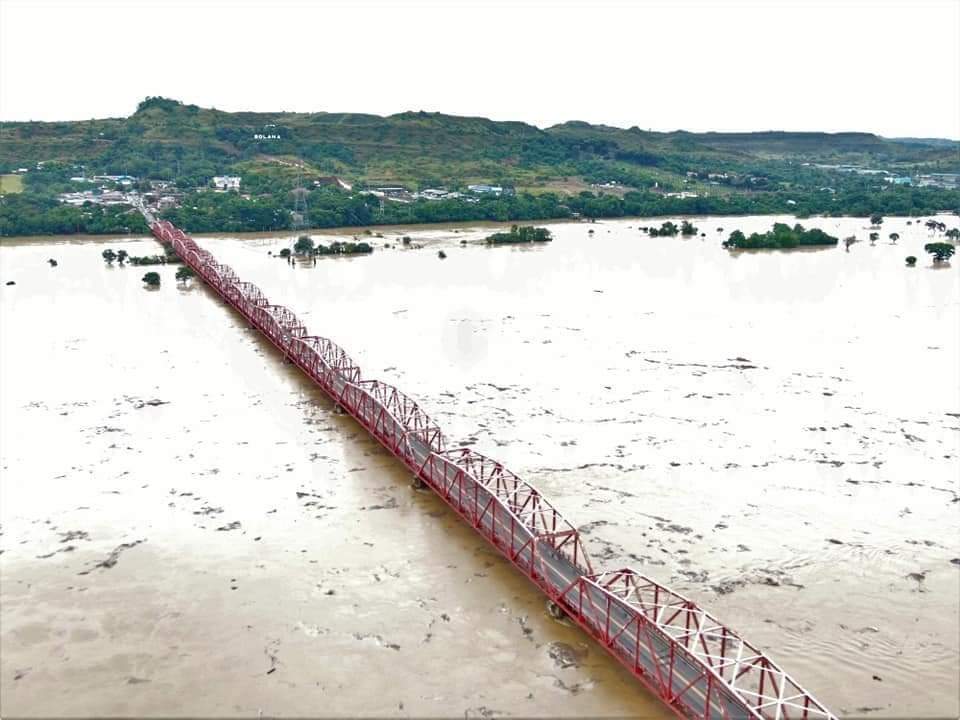mackslegalwife's tweet photo. Let me take this opportunity to ask for your help. Please, help me disseminate this tweet for us to reach the national media as well. 

Below are the pictures showing the current situation in Cagayan and Isabela (province where I live). 

#CagayanNeedsHelp
#IsabelaNeedsHelp https://t.co/kxfXdjLWbt