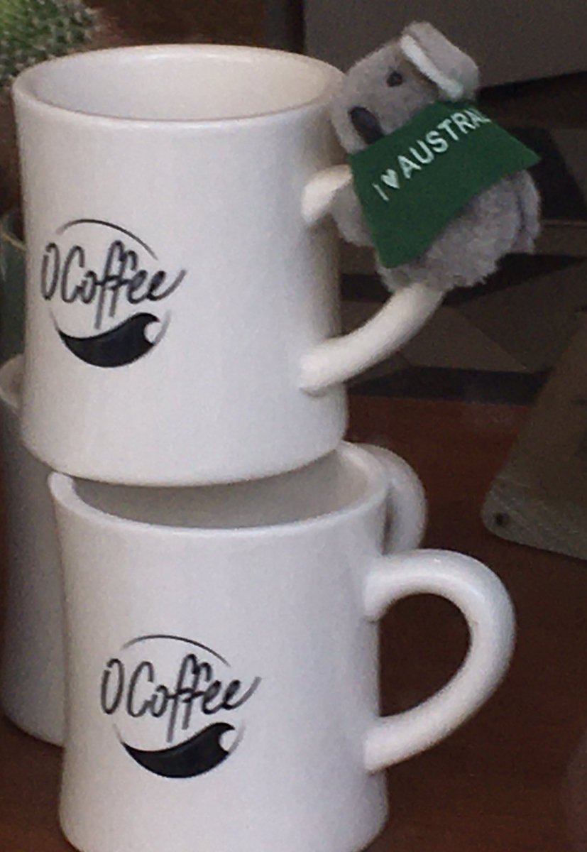 AusAmbFR's tweet photo. Très heureuse que le café australien du coin @o_coffee_paris reste ouvert pour les plats à emporter pendant le #confinement2.  Le meilleur piccolo à Paris.  Merci Matt!  #ruelourmel #paris15 #openforbusiness https://t.co/3TCf8lJF24