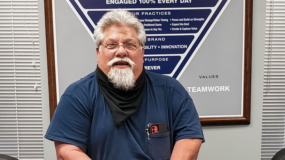 webcotube's tweet photo. Jack Duplantis started his career at Webco as a Truck Driver on 11/13/2000 in Orange, Texas. In his 20 years as a truck driver for Webco, Jack has maintained an impeccable safety record. Congratulations on 20 years, Jack! #WebcoEmployees https://t.co/f0QpDr1DaB