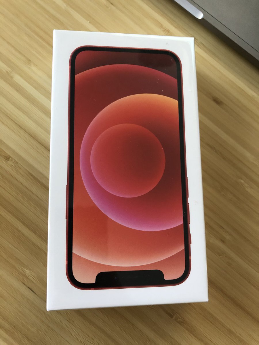 babaLucasCreate's tweet photo. Wow that packaging is whittle 😜 #iphone12mini @Apple #iphone #iphone12 https://t.co/CeE2r6thtl