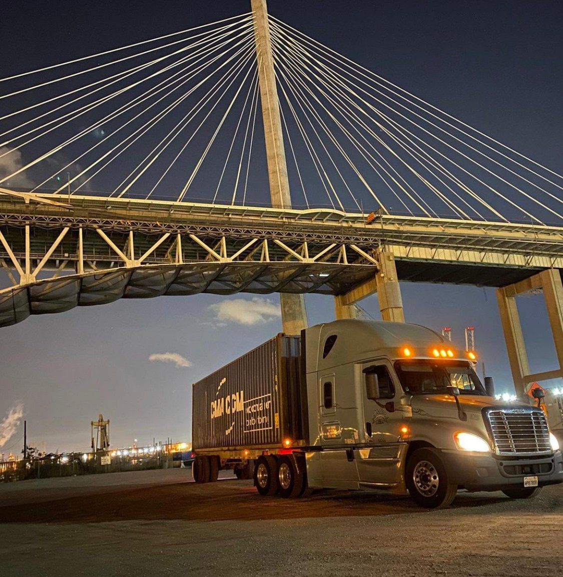 Freightliner Trucks on X: Sometimes the wrong turns turn into the best  views. Were checking out the Long Beach Bridge today. #WhatsYour20?  Source: Instagram, vero.venturing t.coPSXlBZ3KVH  X