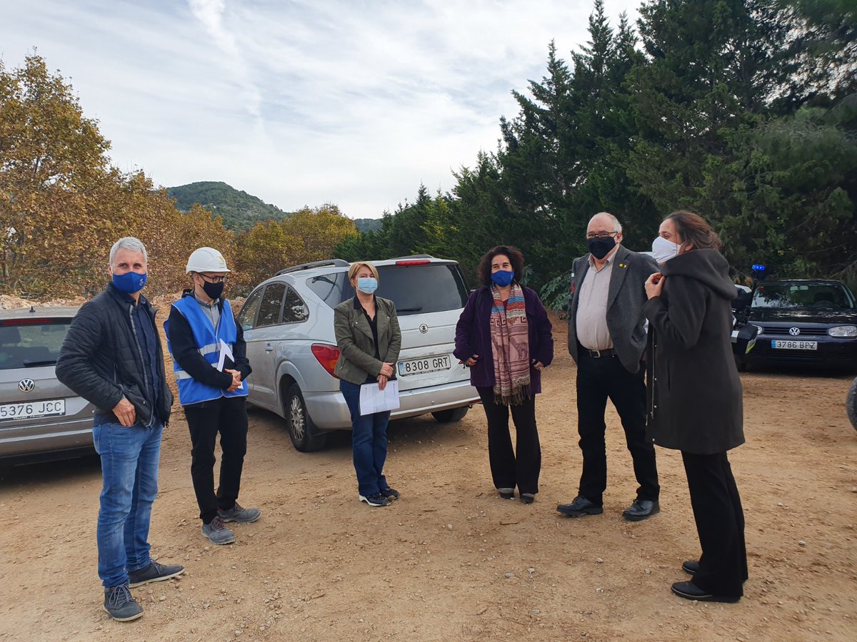 AgnesdeSitges's tweet photo. Ara sí que sí, el somni que fa 15 anys portem esperant es farà realitat d'aquí poquets mesos.
Avui hem anat a visitar les obres de la construcció de les noves instal.lacions de la nostra escola amb l'Hble Sr.@JosepBargallo , conseller d'Educació https://t.co/gTm6uTrAem