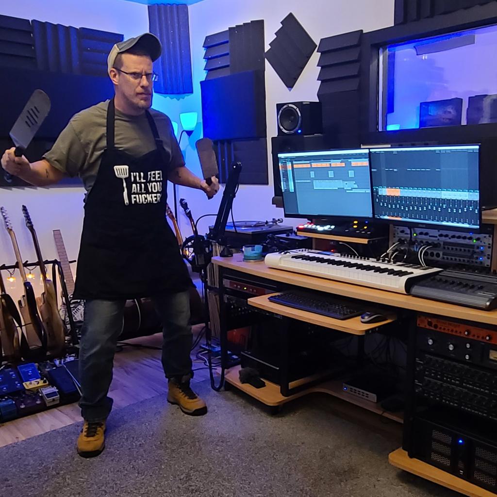 LipBeats's tweet photo. Cookin up this weekend. I'll feed all you fuckers. $50 exclusives all day. https://t.co/8eAMnjOq7d