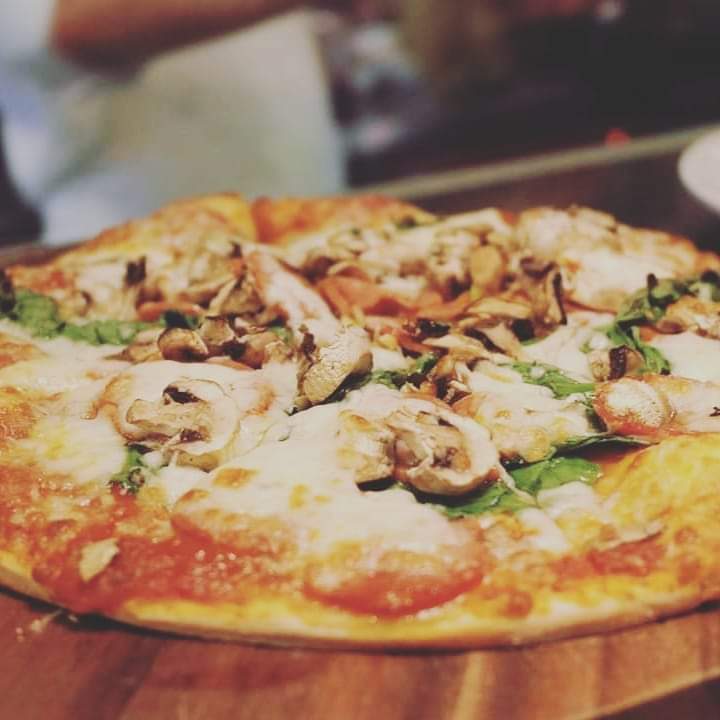 TheBectiveKells's tweet photo. 💥Weekend Special💥

Any Pizza on our menu &amp; 2 Litres of Beer in a Growler €25 
( &amp; €10 deposit paid on return of Growler )

We open at 5pm - 8pm Friday&amp;Saturday
3pm on Sunday 😊

Call us on 046 924 7780 or email everything@thebective.ie 📞 📧 https://t.co/ZdC2bnB6Kh