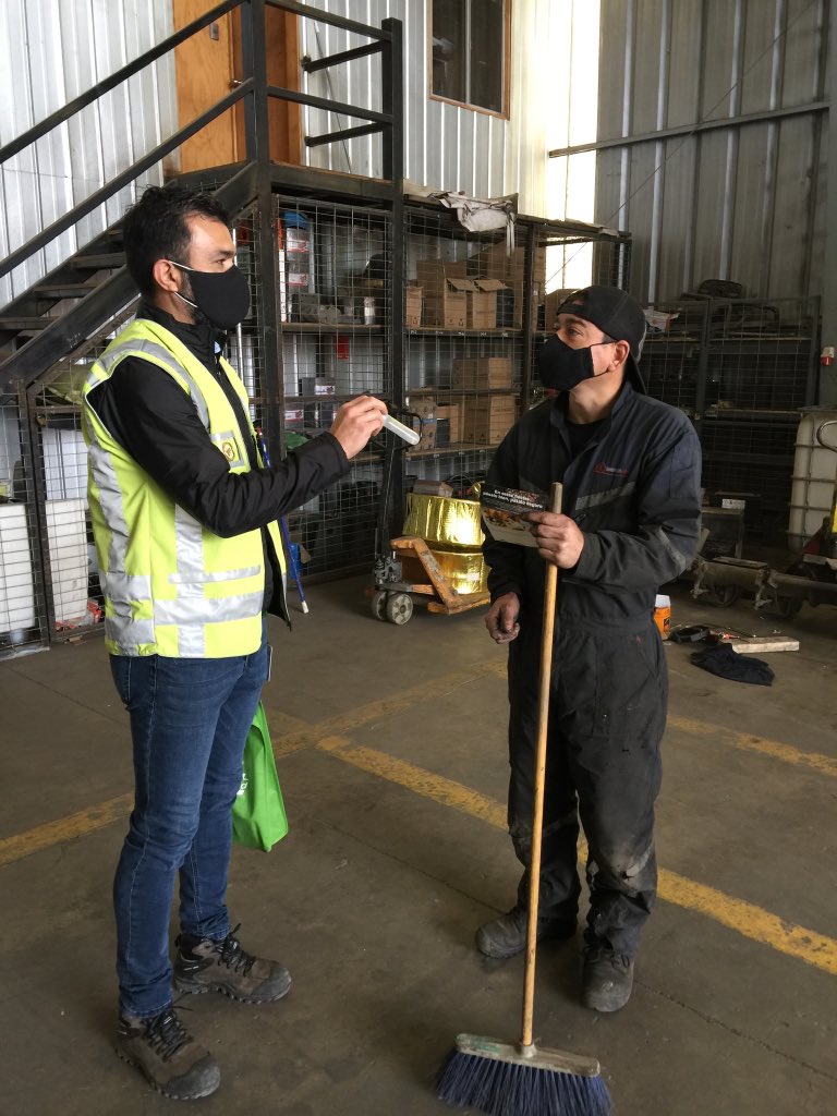 prevenfag's tweet photo. @mutualcchc Junto a Transportes Labbe, reforzamos las medidas de higiene para evitar la propagación del COVID-19.
Lavado de  manos con frecuencia. Usa agua y jabón o un desinfectante de manos a base de alcohol. #CuidarnosEsResponsabilidadDeTodos  #covid19 @NUrreas @cmariman https://t.co/YJaDJnDJoK