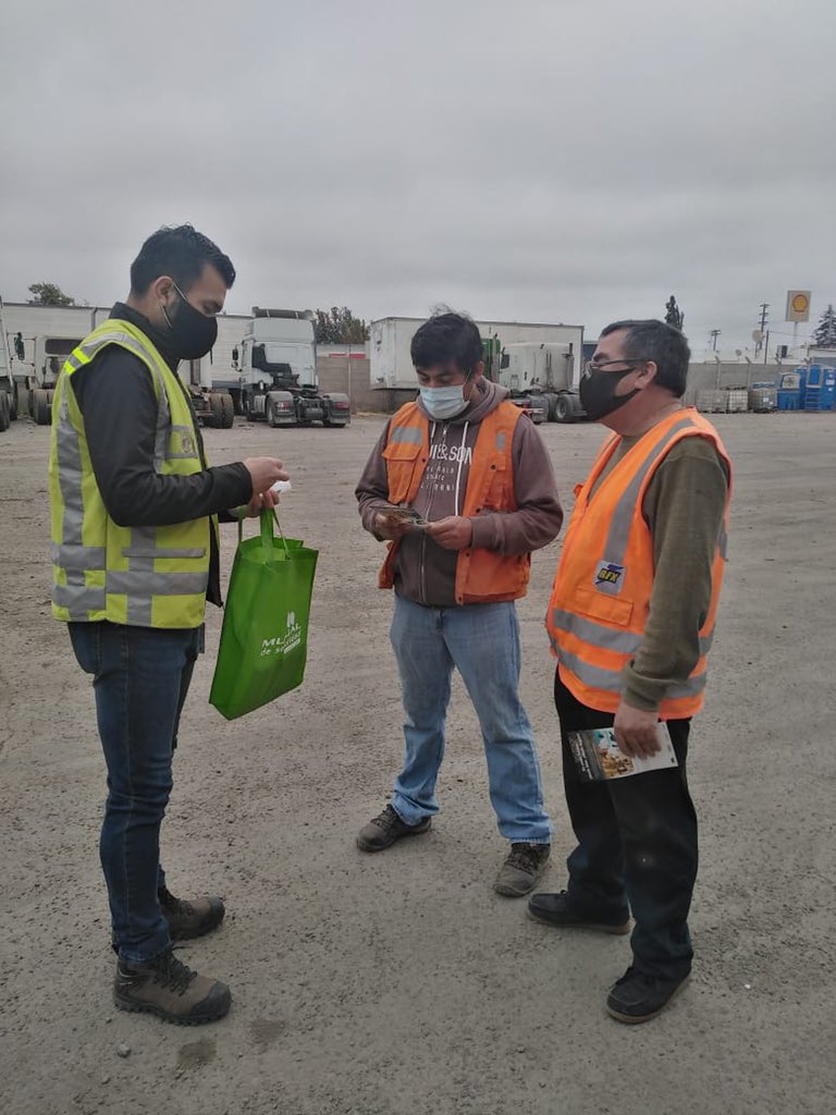 prevenfag's tweet photo. @mutualcchc Junto a Transportes Labbe, reforzamos las medidas de higiene para evitar la propagación del COVID-19.
Lavado de  manos con frecuencia. Usa agua y jabón o un desinfectante de manos a base de alcohol. #CuidarnosEsResponsabilidadDeTodos  #covid19 @NUrreas @cmariman https://t.co/YJaDJnDJoK