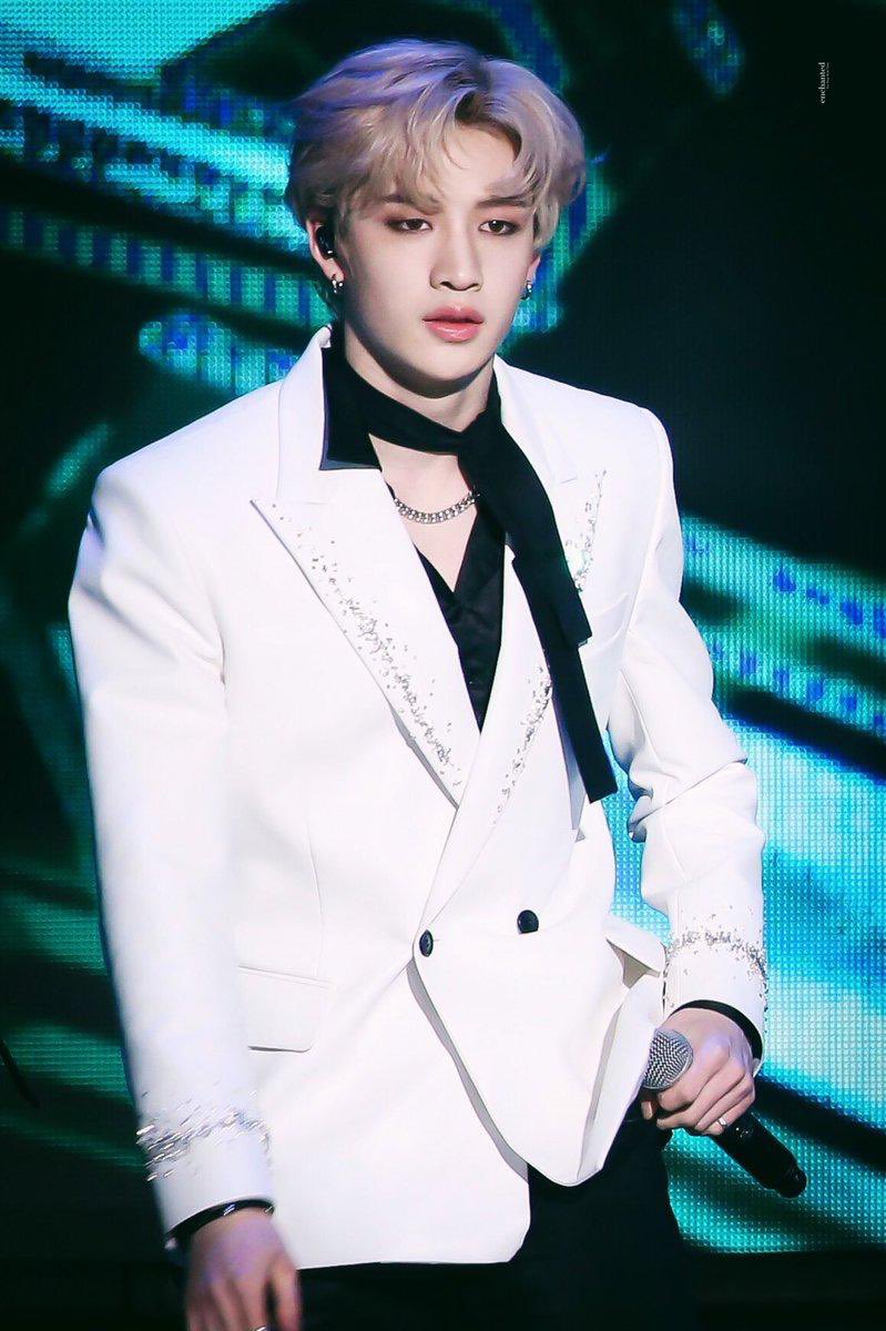 superior bang chan looks: a thread