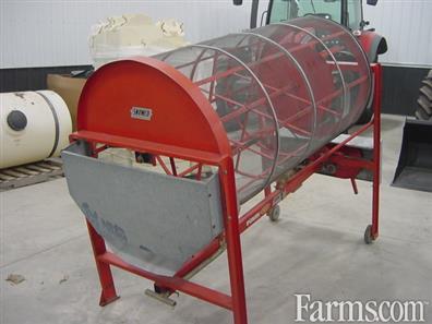 FarmsNews's tweet photo. #SNOWCO with 8" fill auger, #corn & #bean screen & electric drive, listed by Born Implement! https://t.co/puI6qTJrnV #USFarmer #FarmEquipment #ForSale #Agriculture #Equipment #Farm365 #AgTwitter https://t.co/KLYrmRNLD1