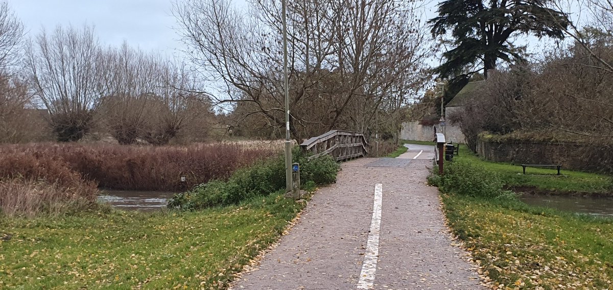 And.. signage to prevent vehicles trying to head across Langel Common! 