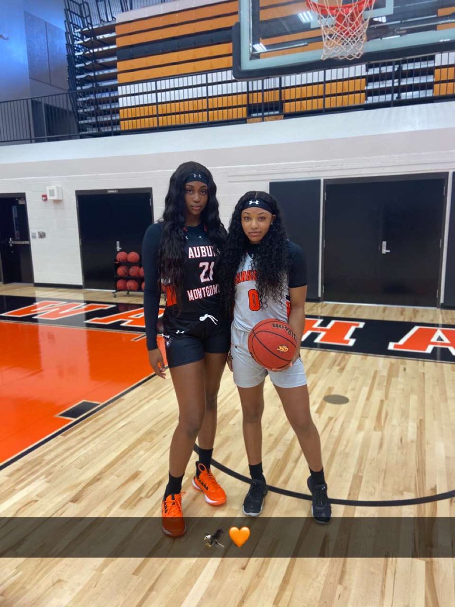 _CoachL_'s tweet photo. Somehow I ended up with the these two... #BarbieSquad 🤣🤣 Pray for me this season 🤦🏾‍♀️🤦🏾‍♀️🤦🏾‍♀️  Gotta love the freshmen! @tyus_jamya @They_lovelauren https://t.co/dh6HROPP4E