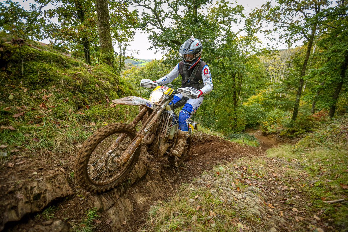 simonhewitt126's tweet photo. Deserts and sand dunes are cool, but there’s something special about home turf... 📸: Vision Off Road Media #TURiders #michelinmotorcycle https://t.co/PvhHaAUNPL
