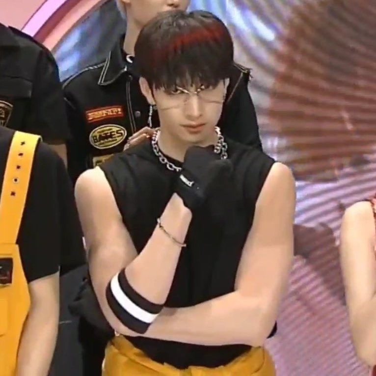 superior bang chan looks: a thread