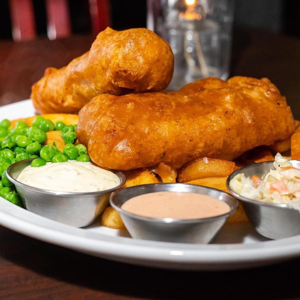 theglobepub's tweet photo. Still wishing it was warm out? Us too, that’s why we’re featuring our #fishandchips on this chilly fall day! Check out the QR code that will take you straight to our online ordering system.  #fishfry #fishfryday #wearetheworldsneighborhoodsportsbar #theglobepubchicago https://t.co/Y8IW9qmz2S