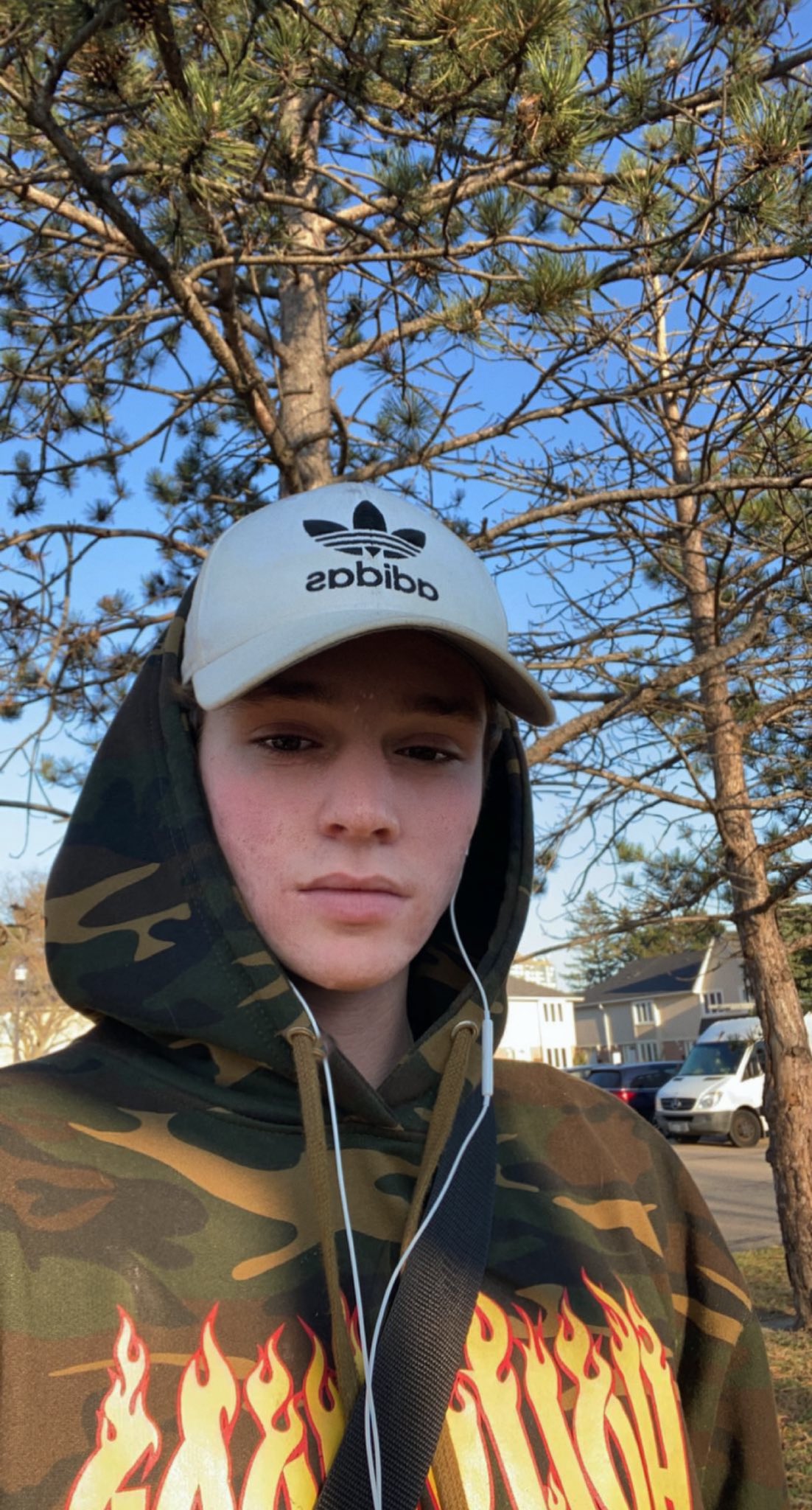 1 pic. Instagram vs Twitter🥵 https://t.co/xhkfwo9wPH