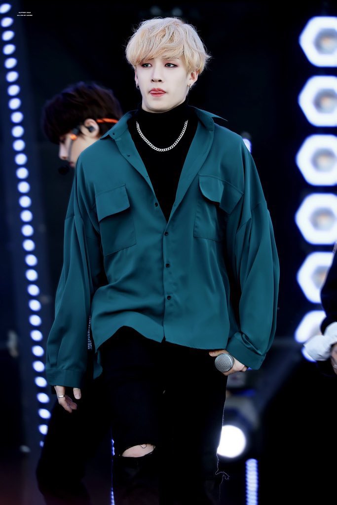 superior bang chan looks: a thread